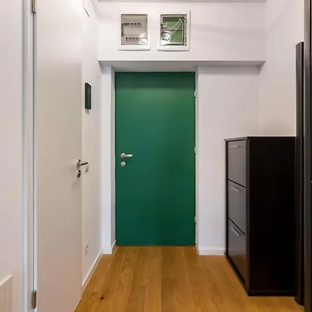 Sky View - Golden Horizon Apartment