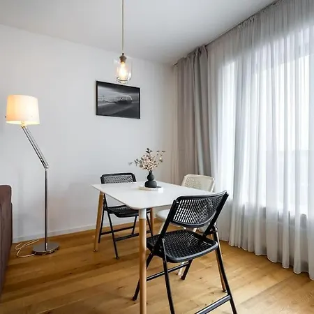 Sky View - Golden Horizon Apartment Bucharest