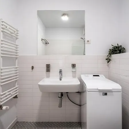 Sky View - Golden Horizon Apartment *